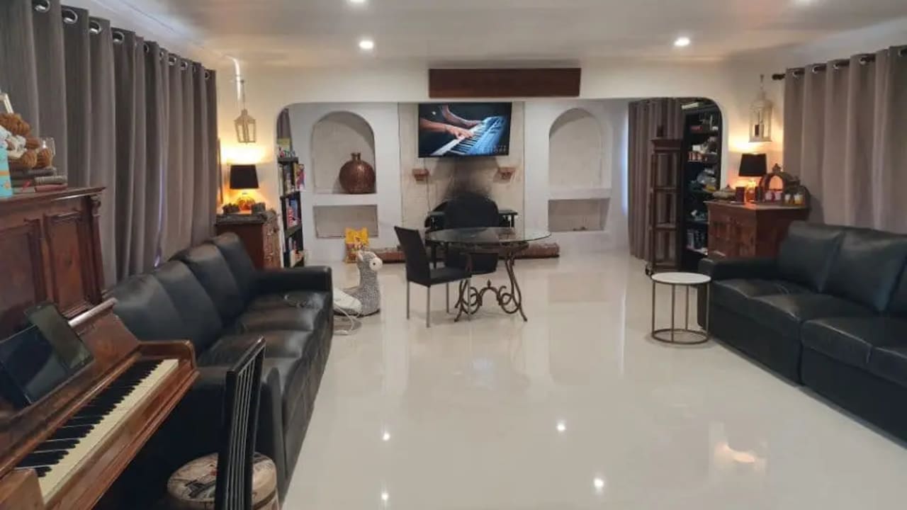 Room in a share house