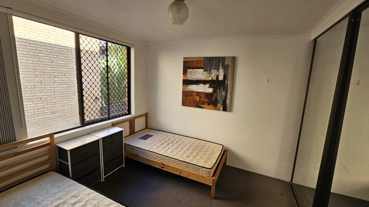 Furnished room in a flatshare