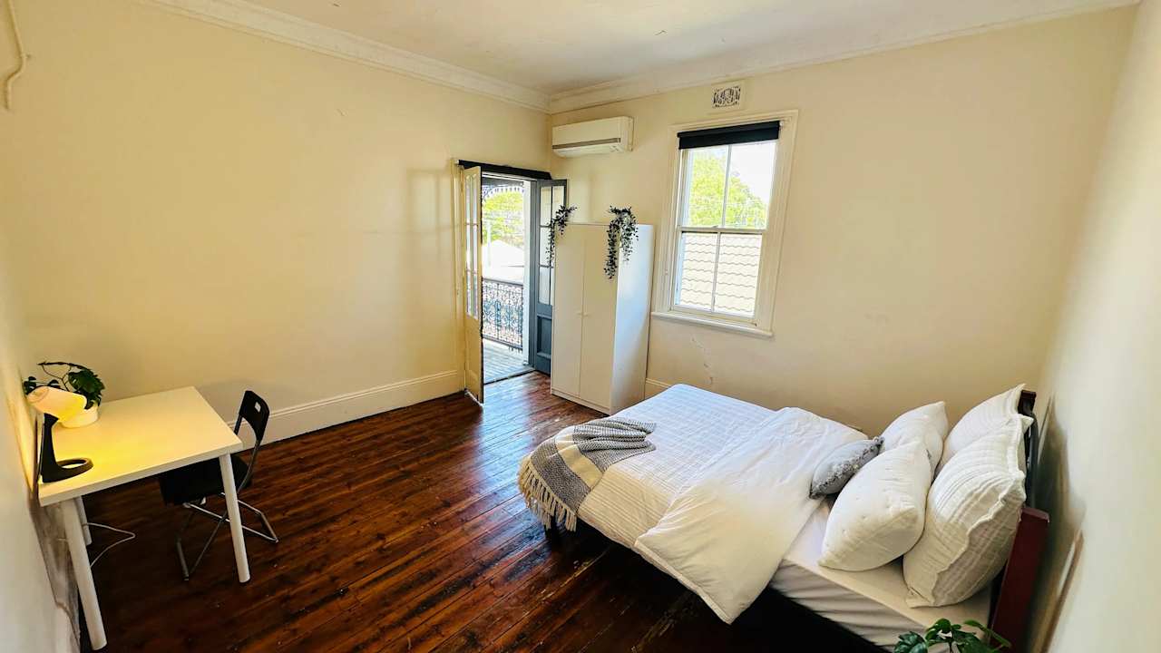 Furnished room in a share house