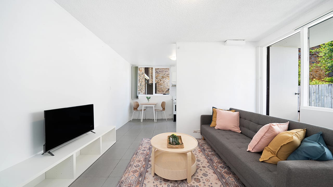 Whole property with 2 rooms for rent
