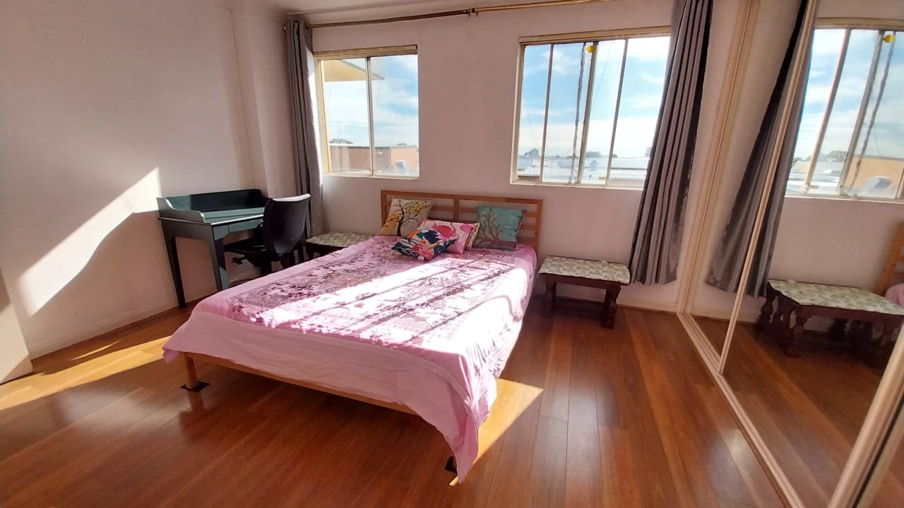 Furnished room with ensuite in a flatshare