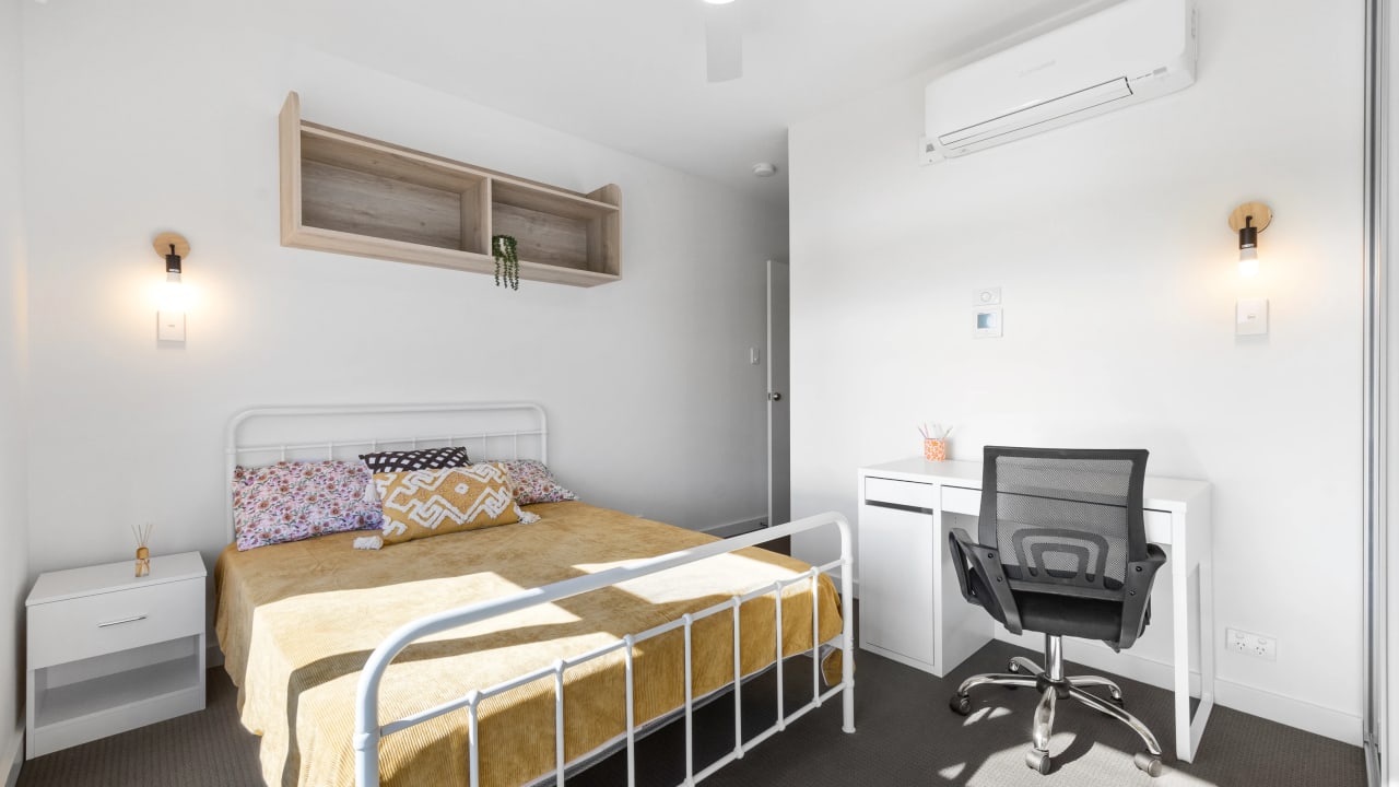 Furnished room in a share house