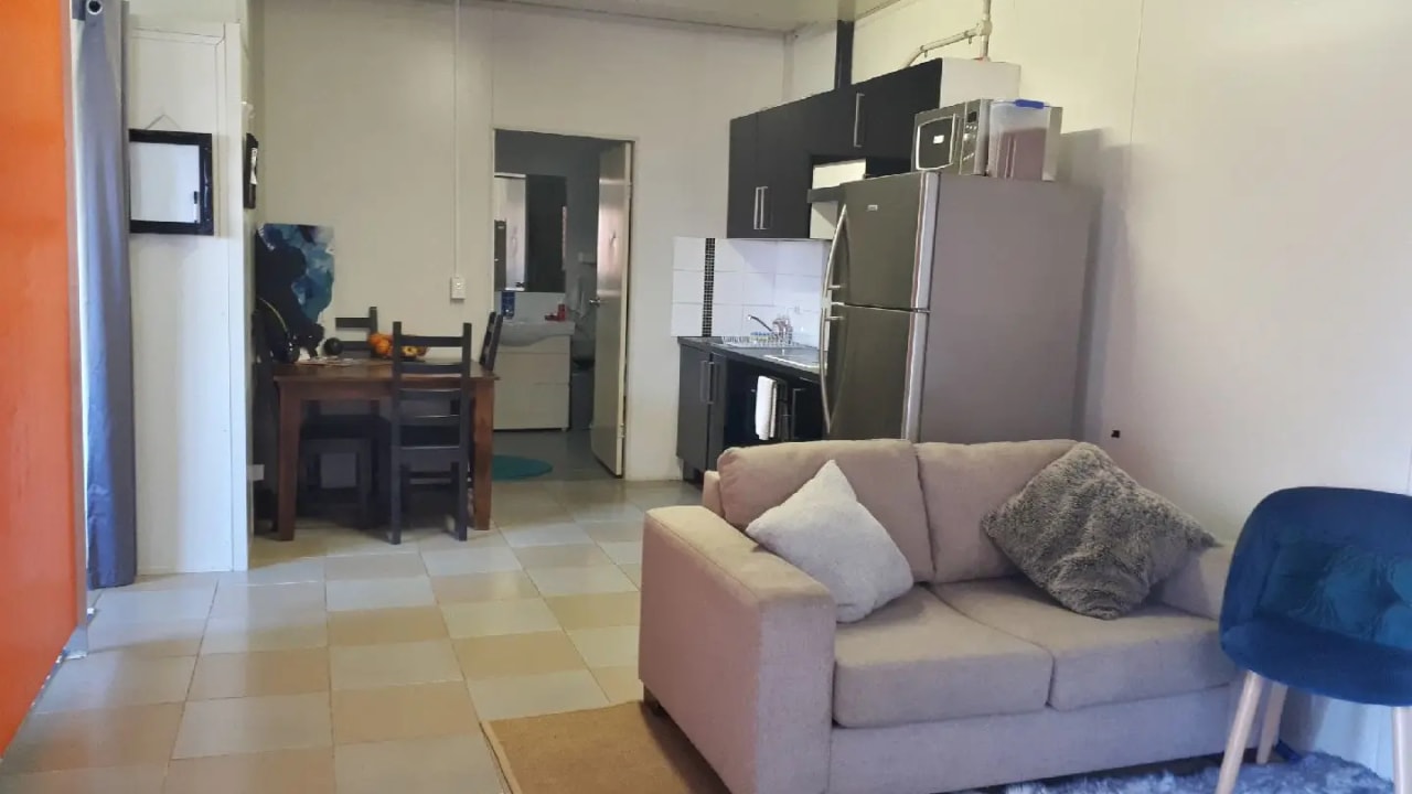 Whole property with 1 room for rent