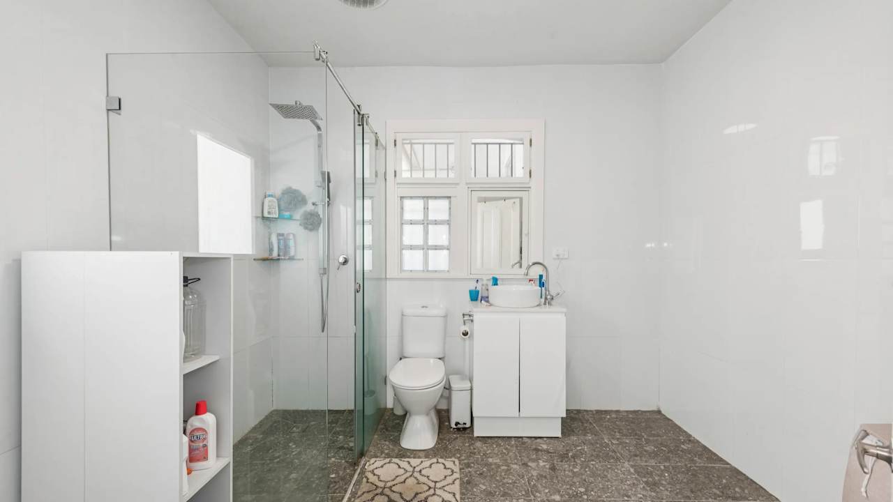 Whole property with 2 rooms for rent