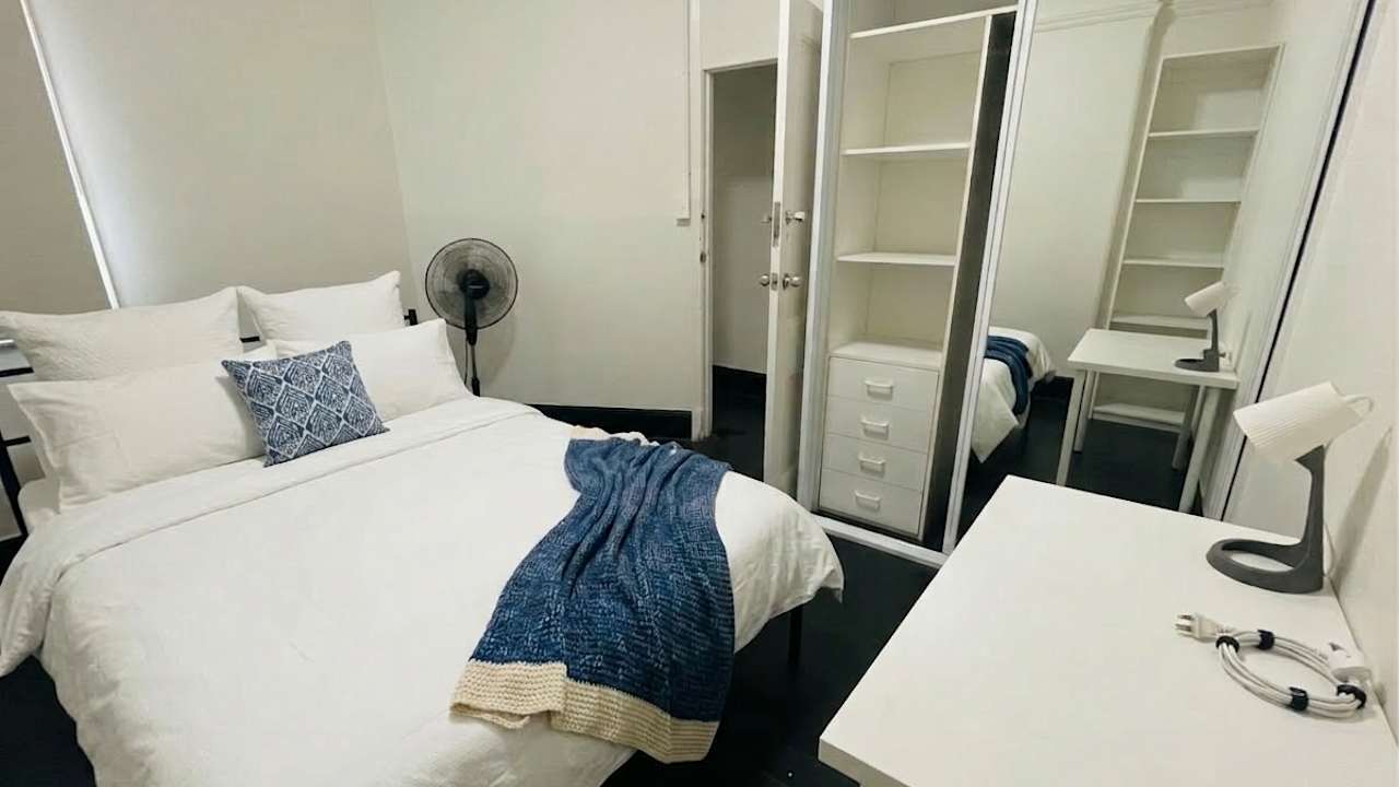 Furnished room in a share house