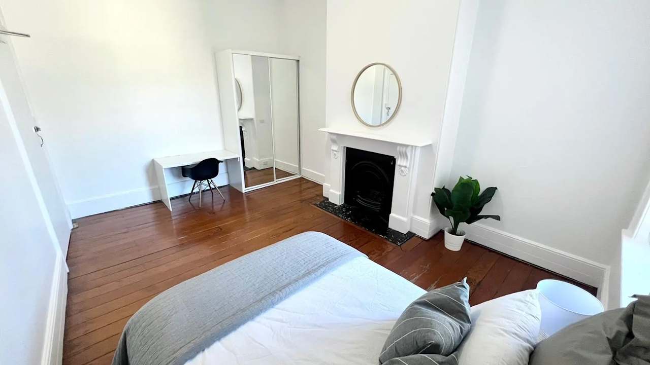 Room in a share house