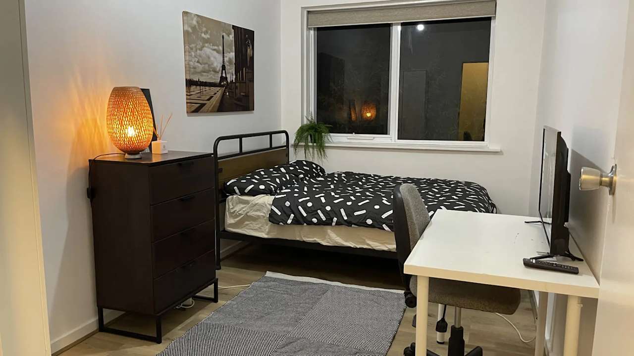Furnished room in a flatshare