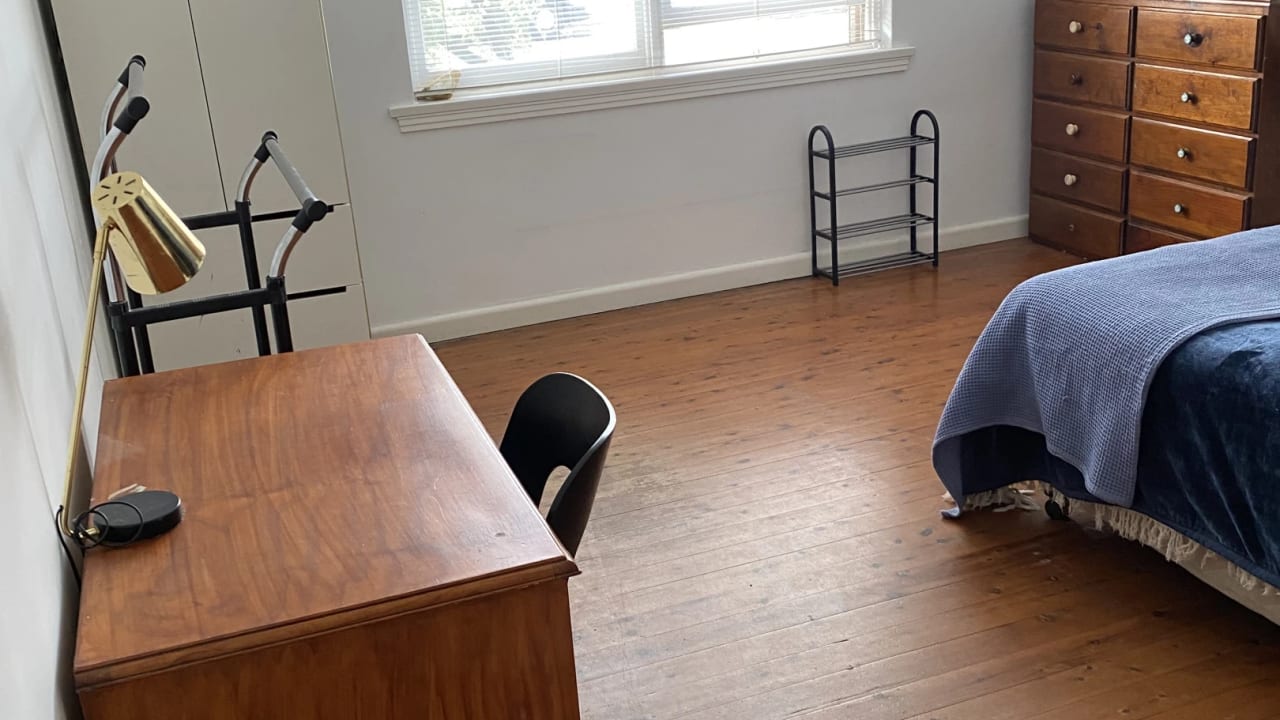 Furnished room in a flatshare