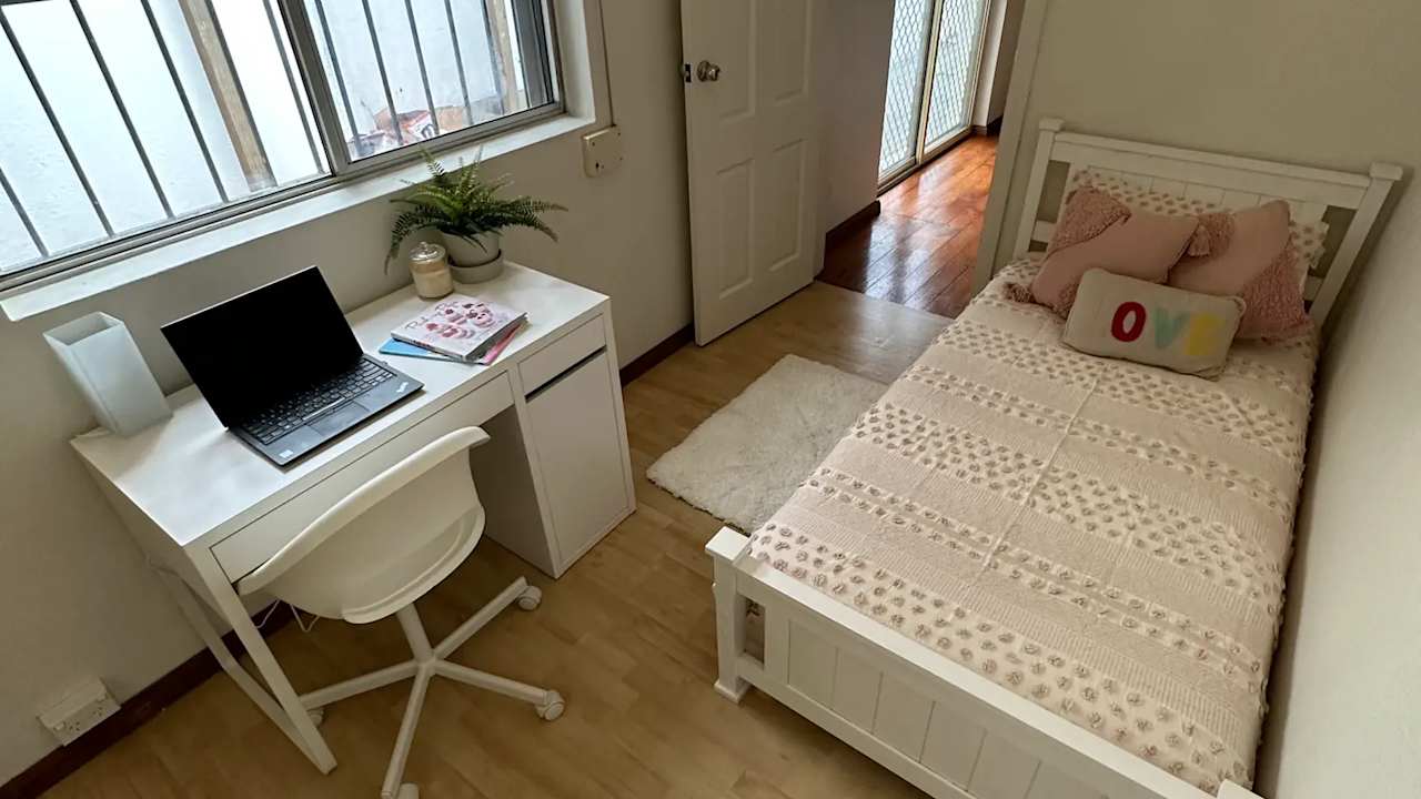 Furnished room in a share house