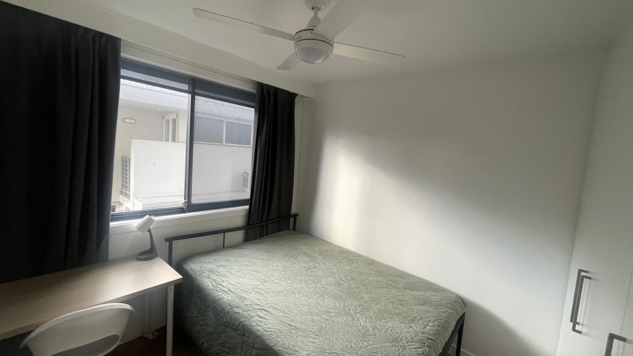Furnished room in a flatshare