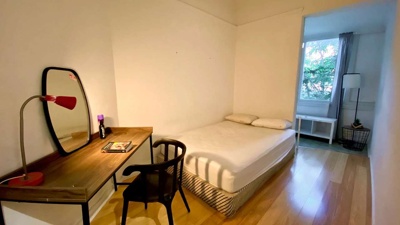 Furnished room in a flatshare