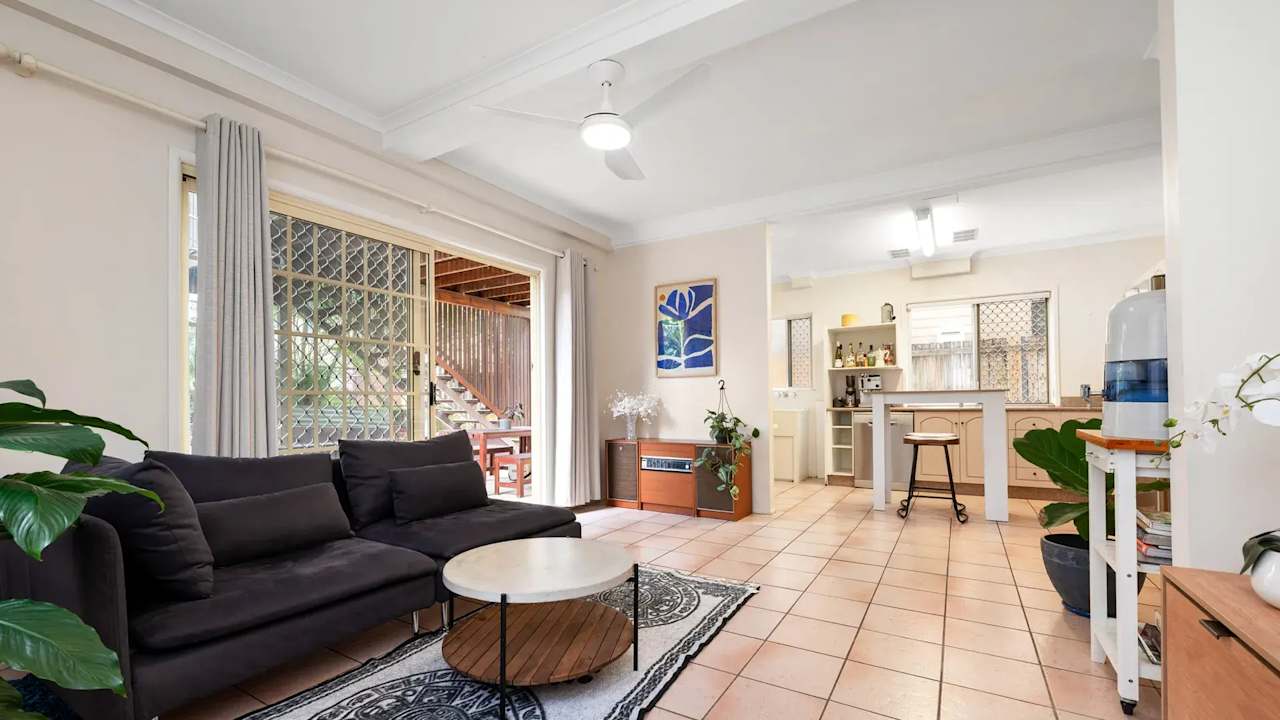 Room in a share house
