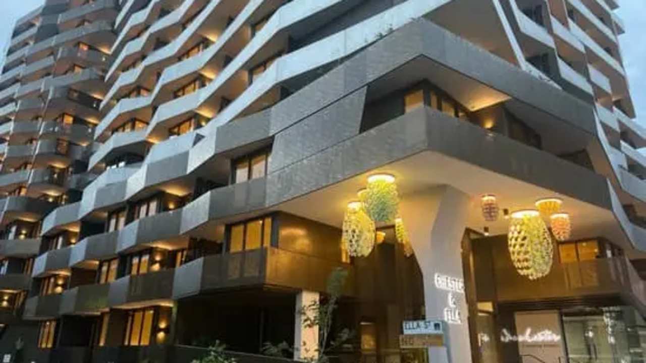 Unfurnished room with ensuite in a flatshare