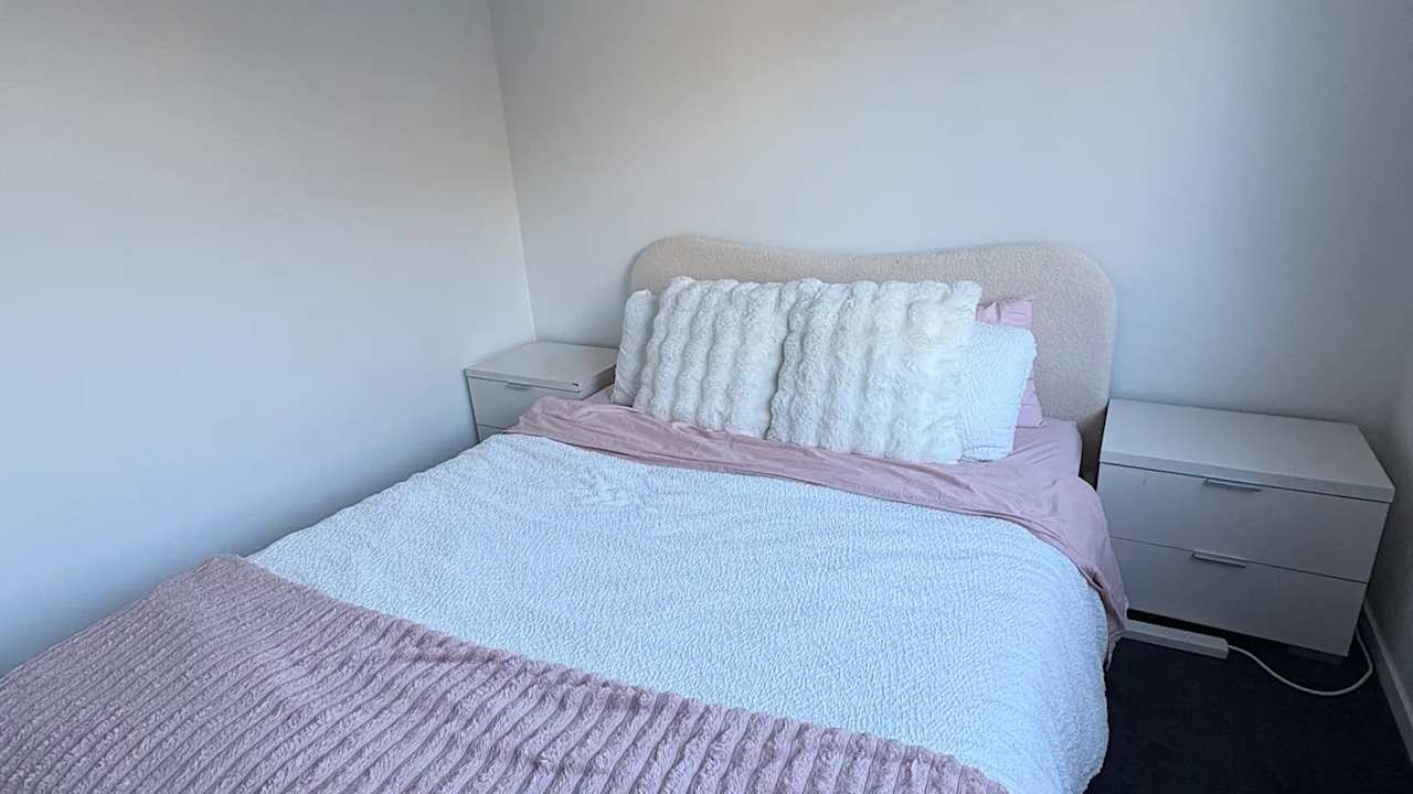 Furnished room in a share house