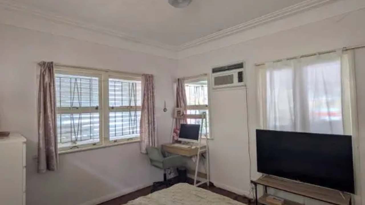 Room in a share house
