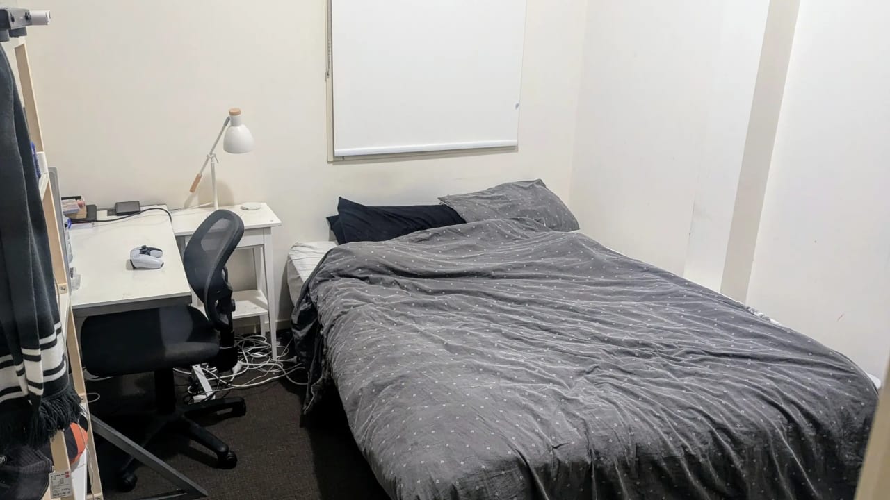 Unfurnished room in a flatshare