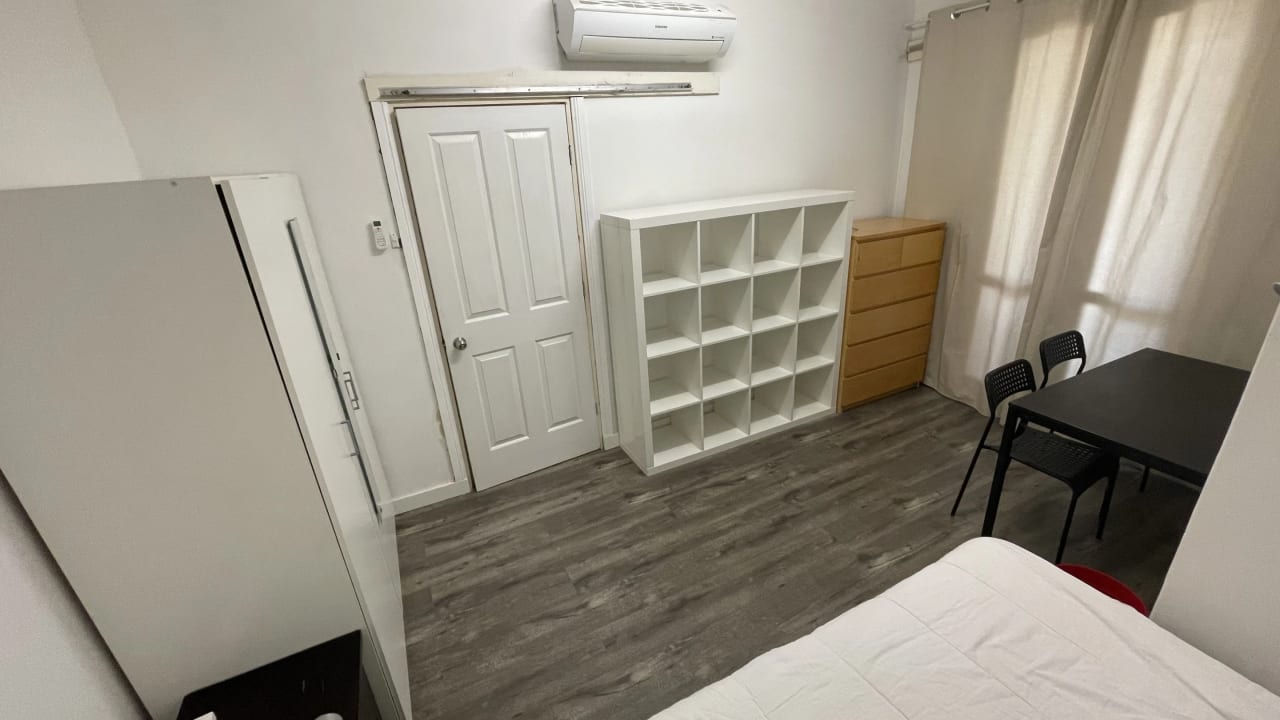 Furnished room in a share house