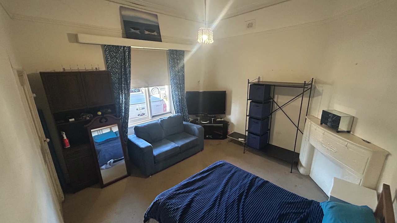 Furnished room in a share house