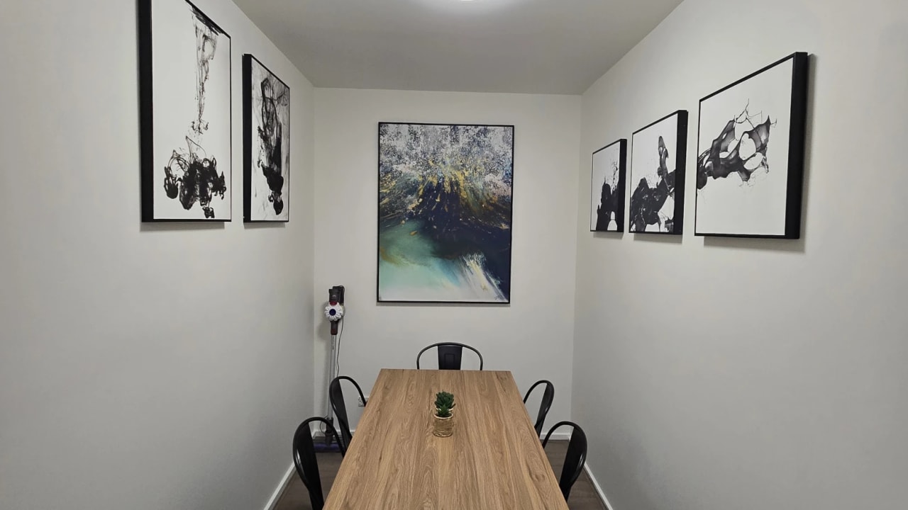 Furnished room with ensuite in a flatshare