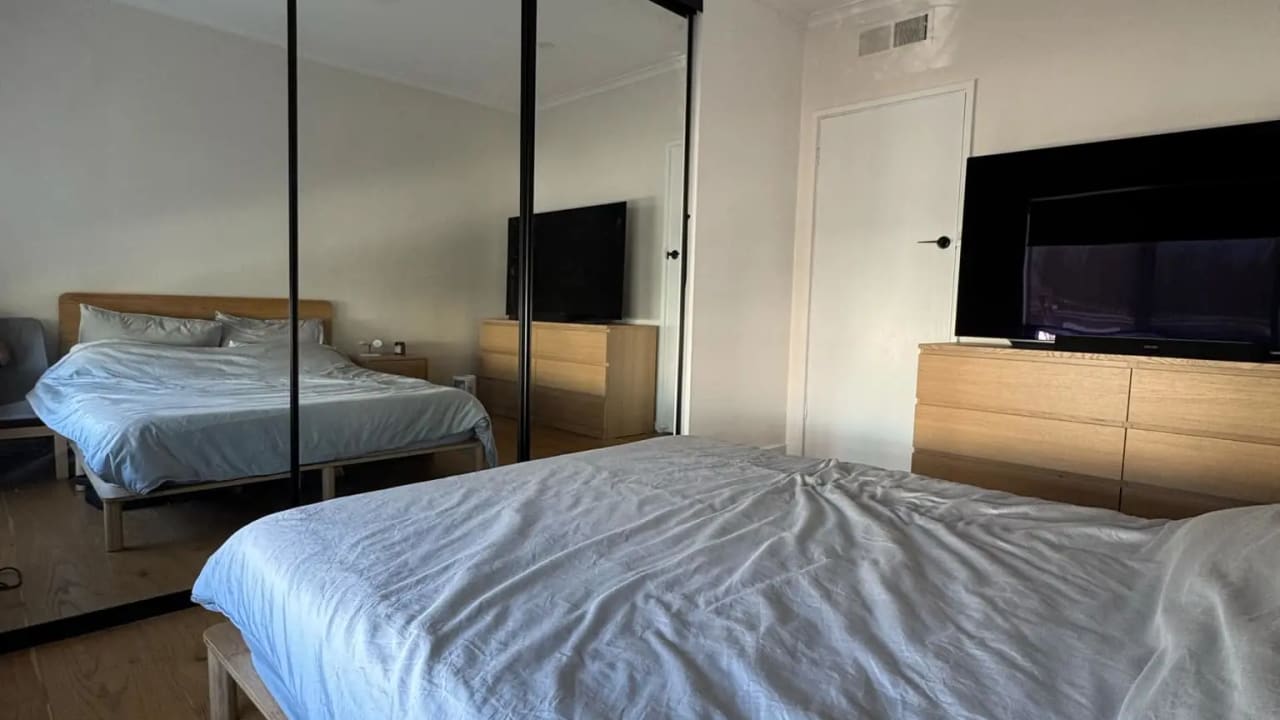 Furnished room in a flatshare