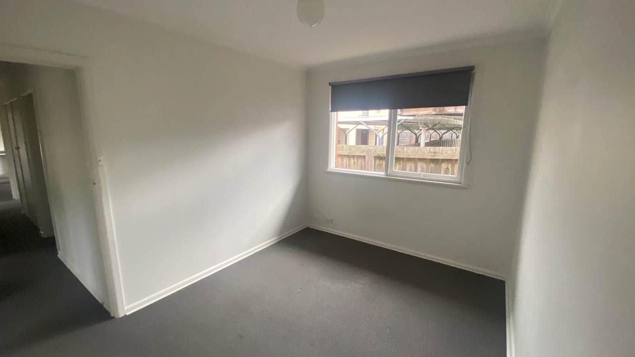 Unfurnished room in a flatshare