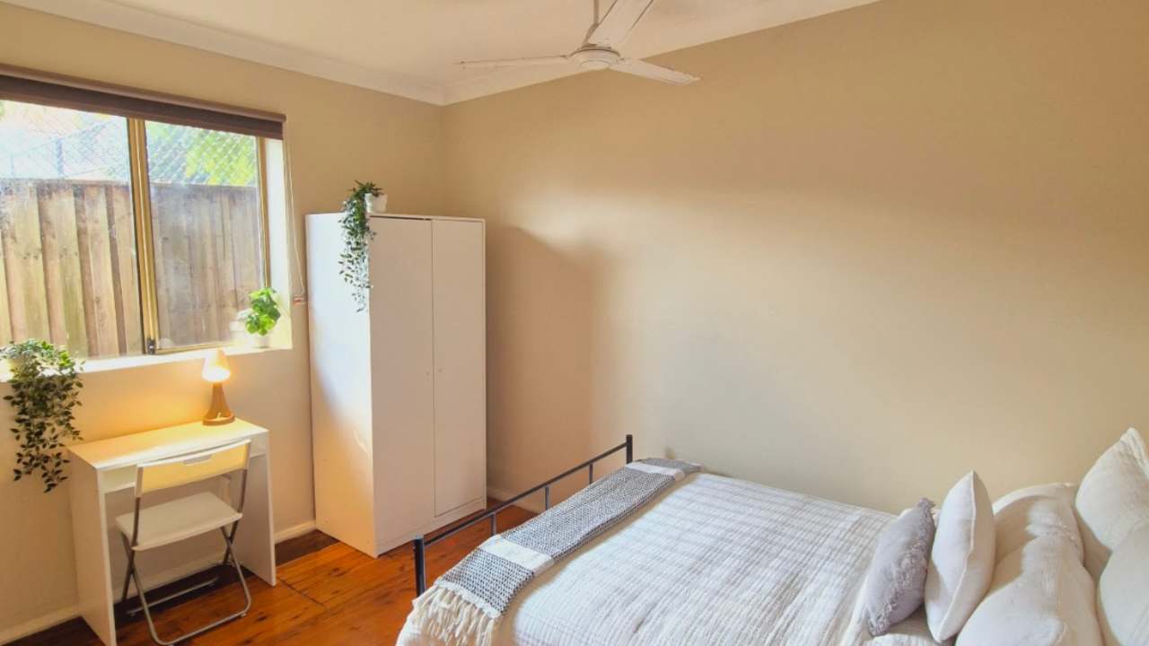 Furnished room in a share house