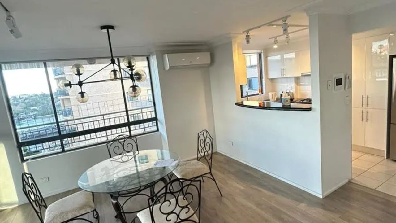 Furnished room with ensuite in a flatshare