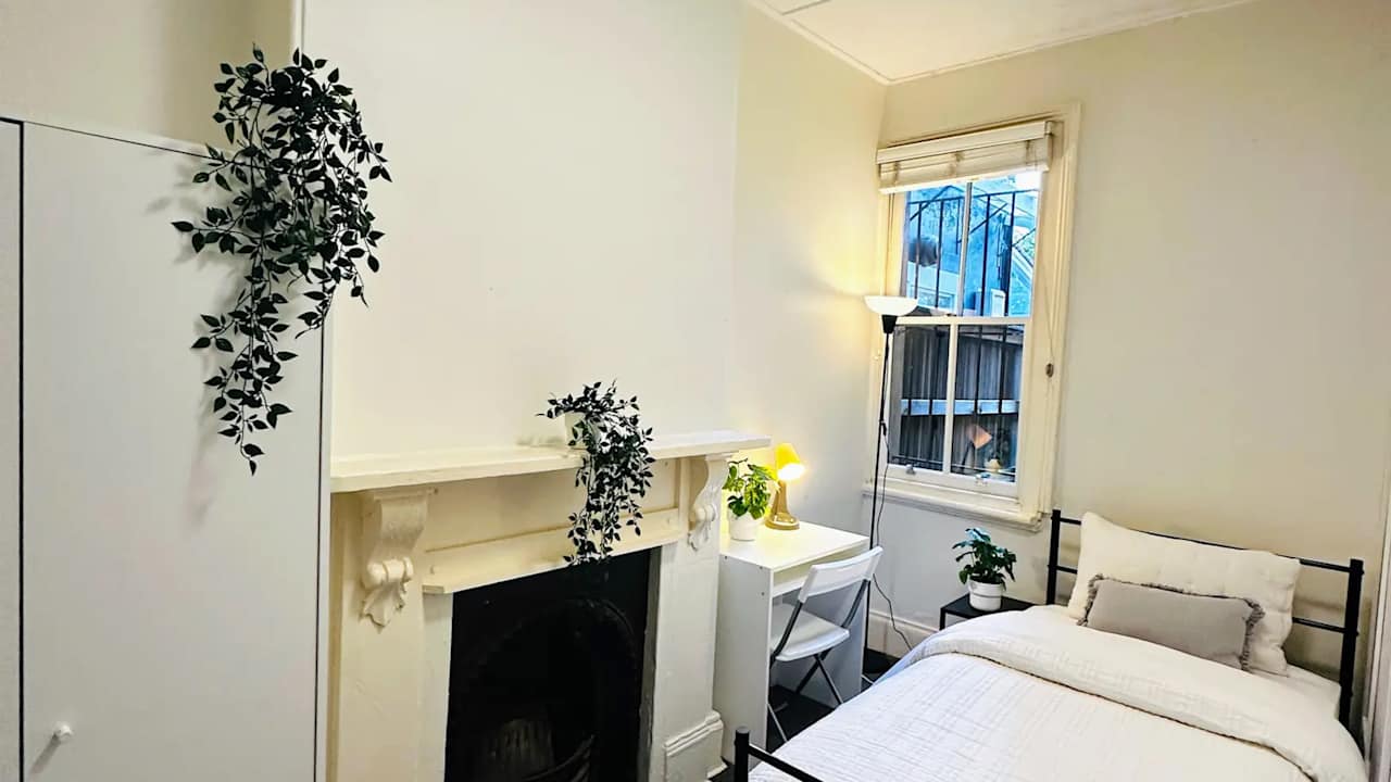 Furnished room in a flatshare