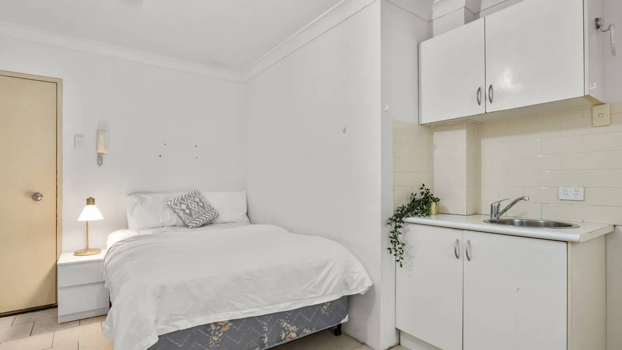 Furnished room studio flat for rent