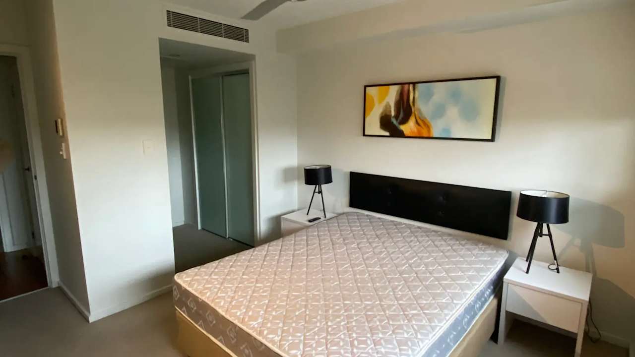 Furnished room with ensuite in a flatshare