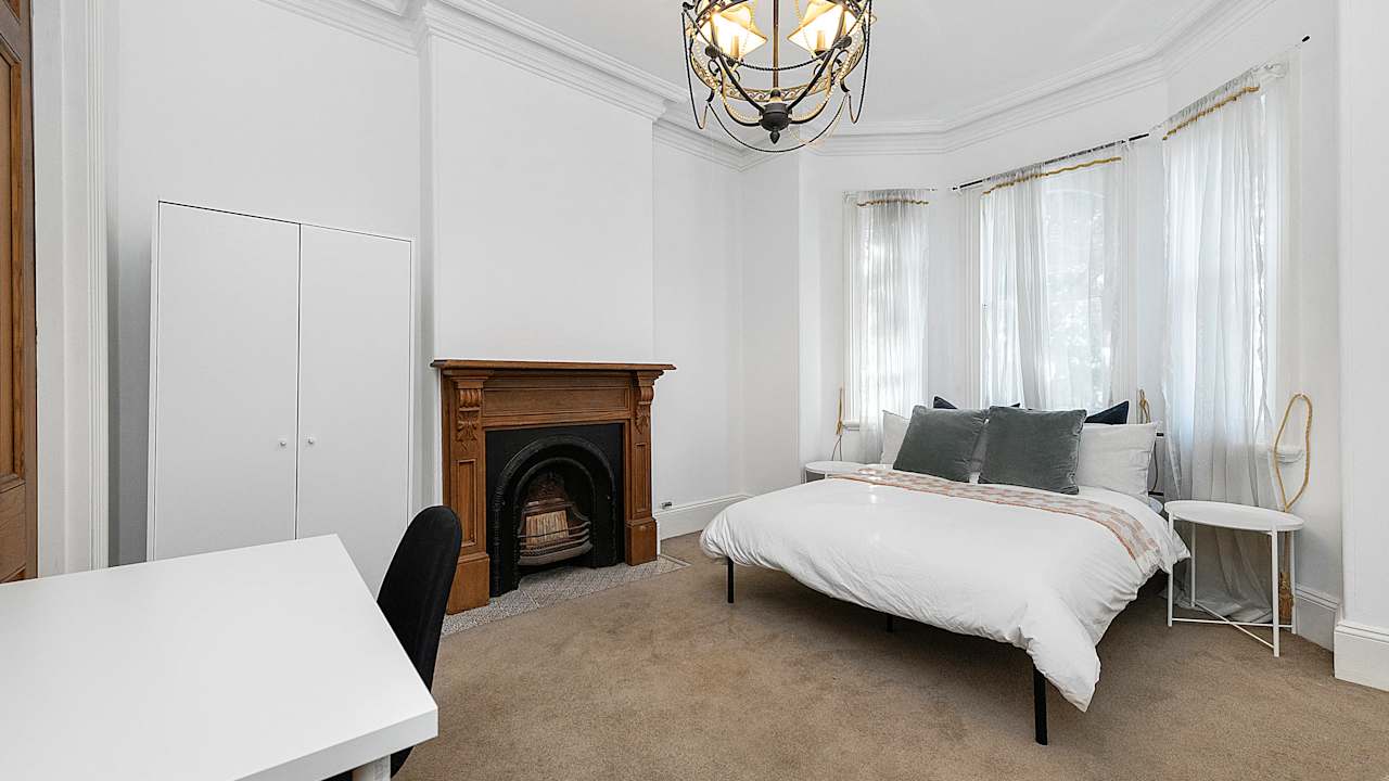 Room in a share house