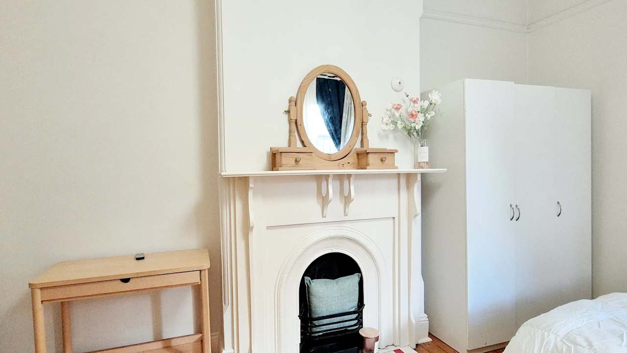 Furnished room in a share house