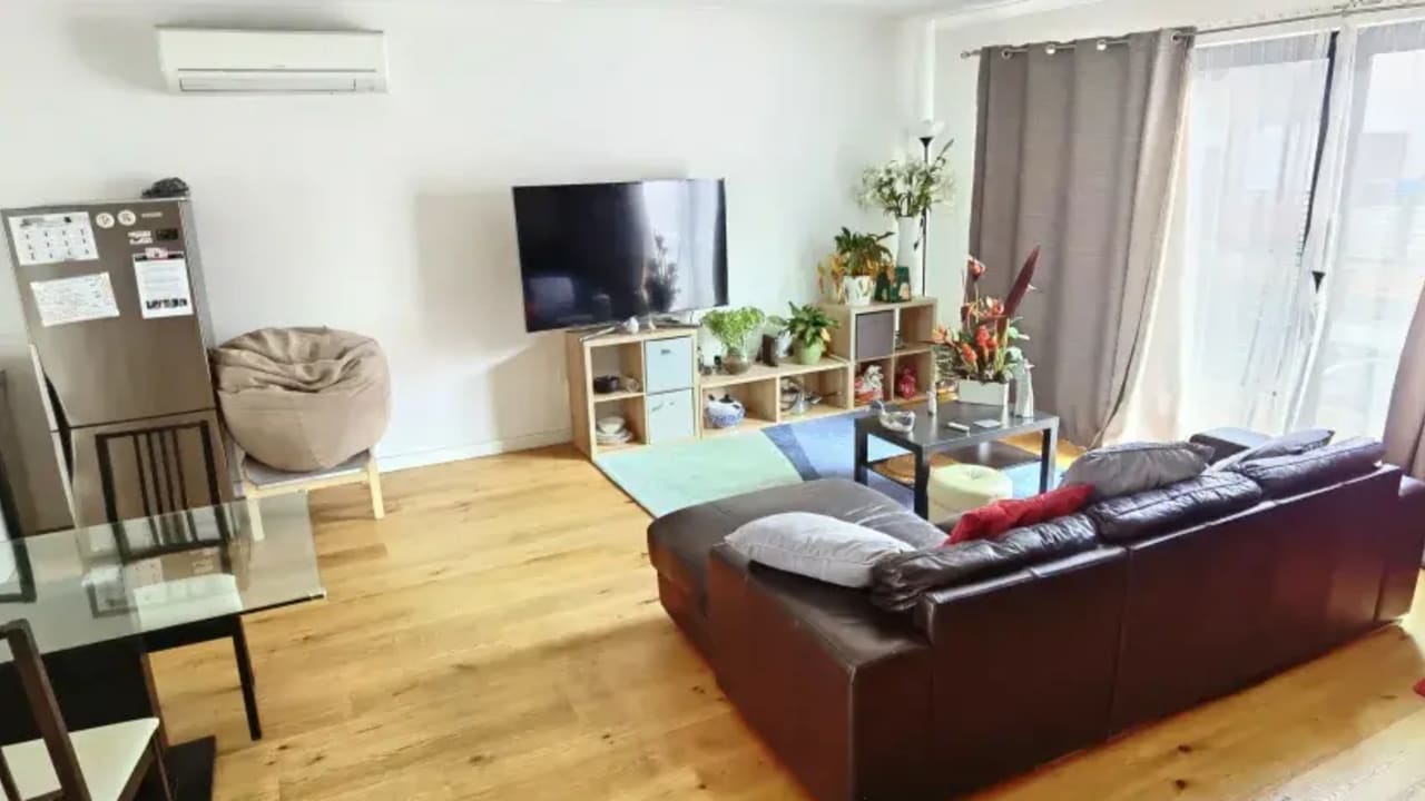 Furnished room in a share house