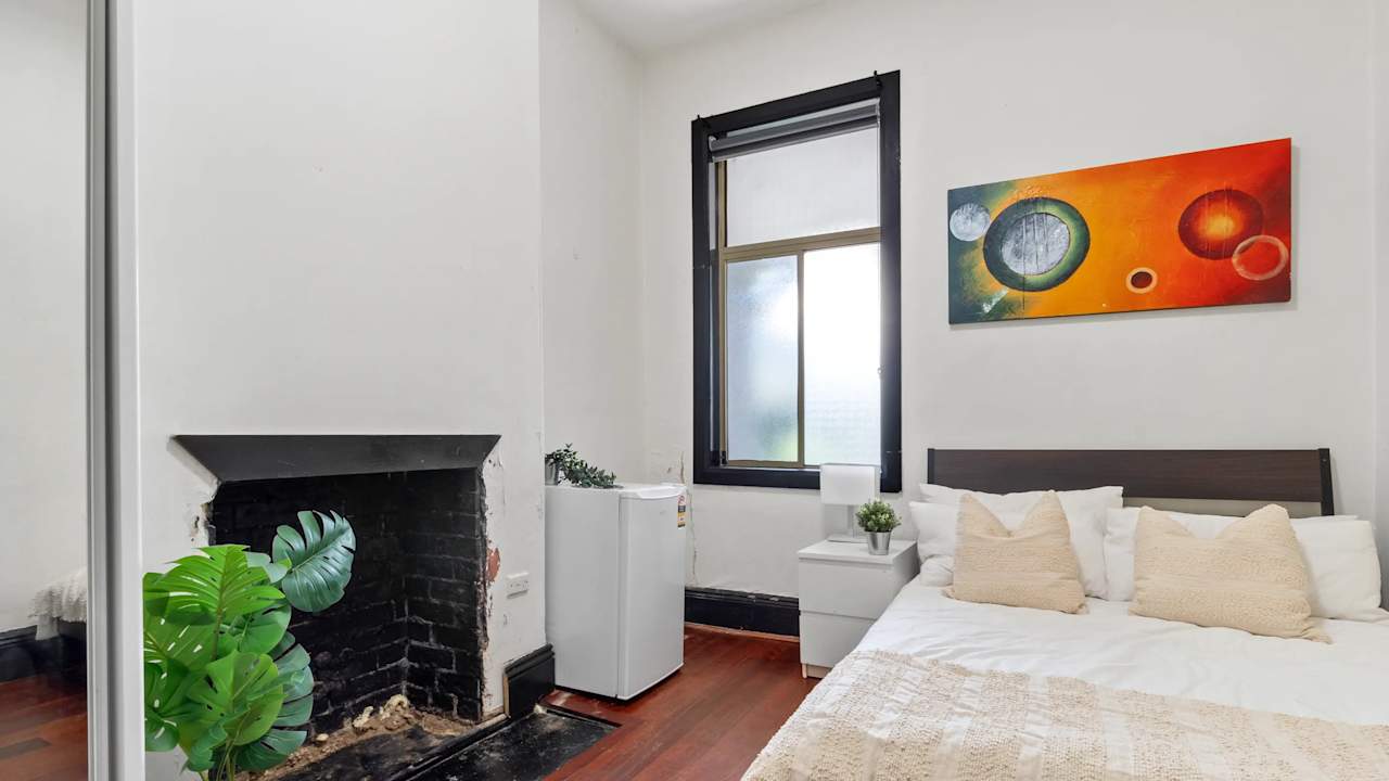 Furnished room in a flatshare