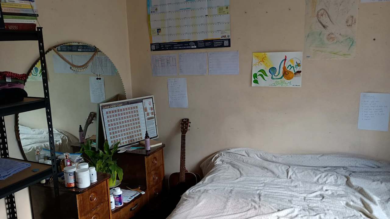 Furnished room in a share house