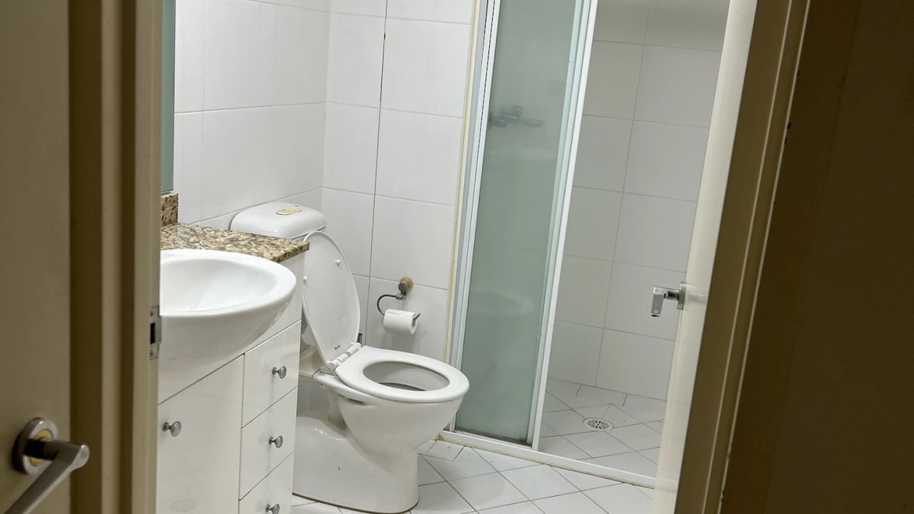 Furnished room with ensuite in a flatshare