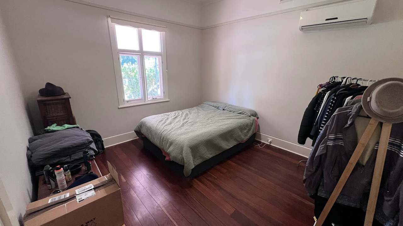 Room in a share house