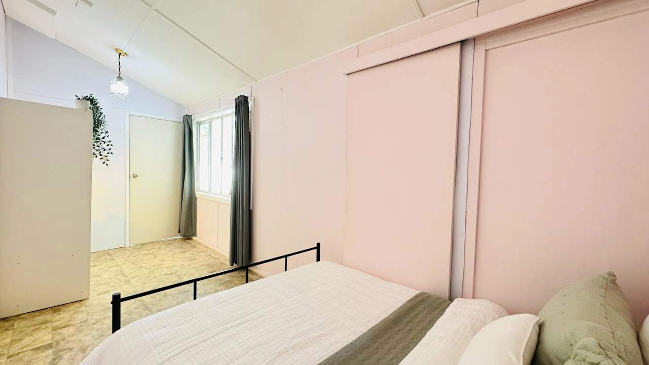 Furnished room in a share house