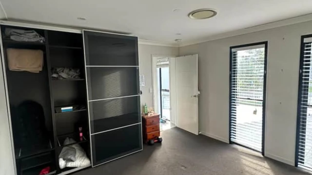 Room in a share house