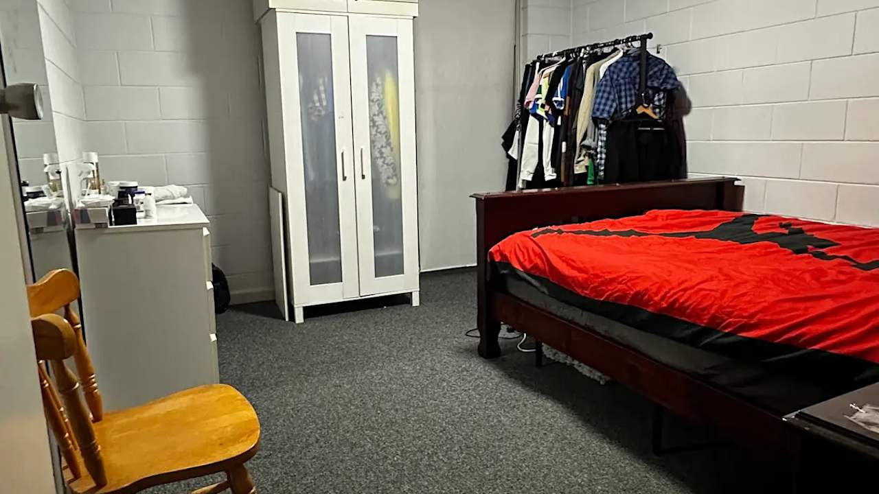 Furnished room in a flatshare