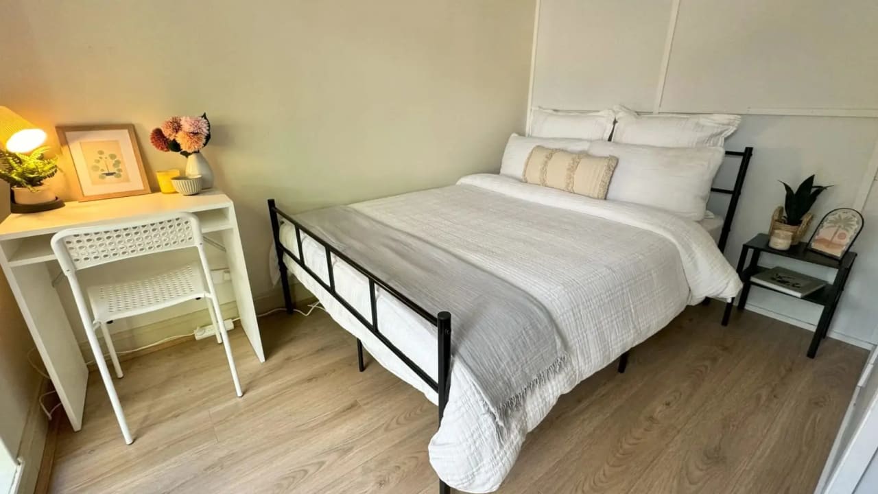Furnished room in a share house