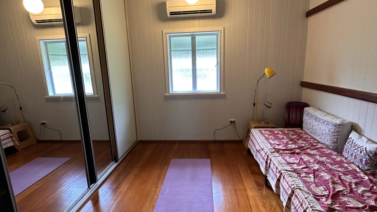 Furnished room in a share house
