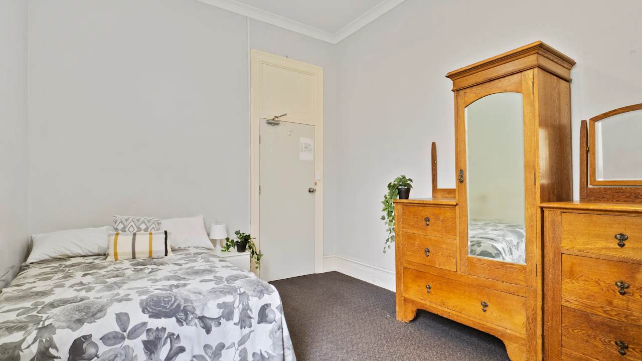 Furnished room with ensuite in a flatshare