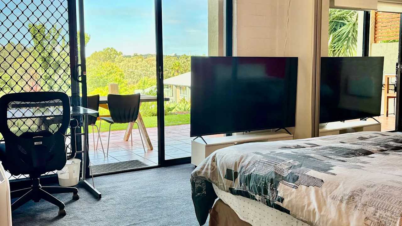 Furnished room with own bathroom