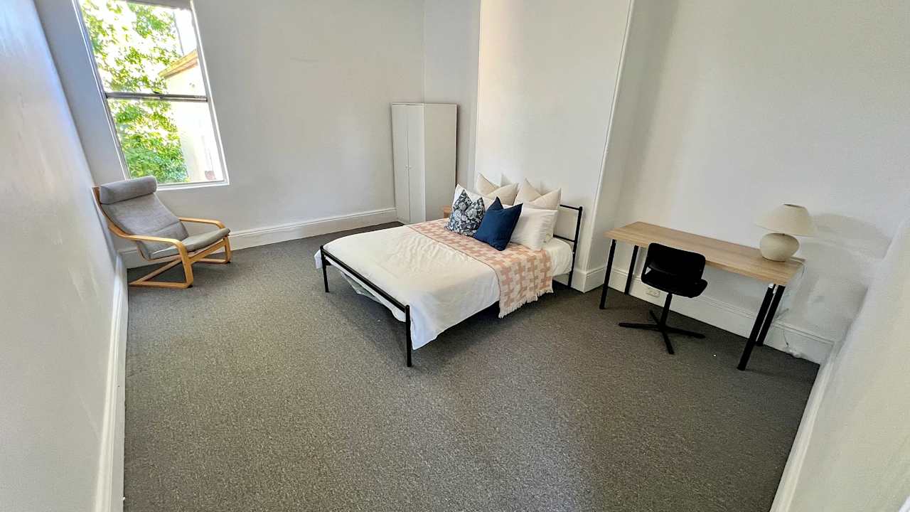 Room in a share house