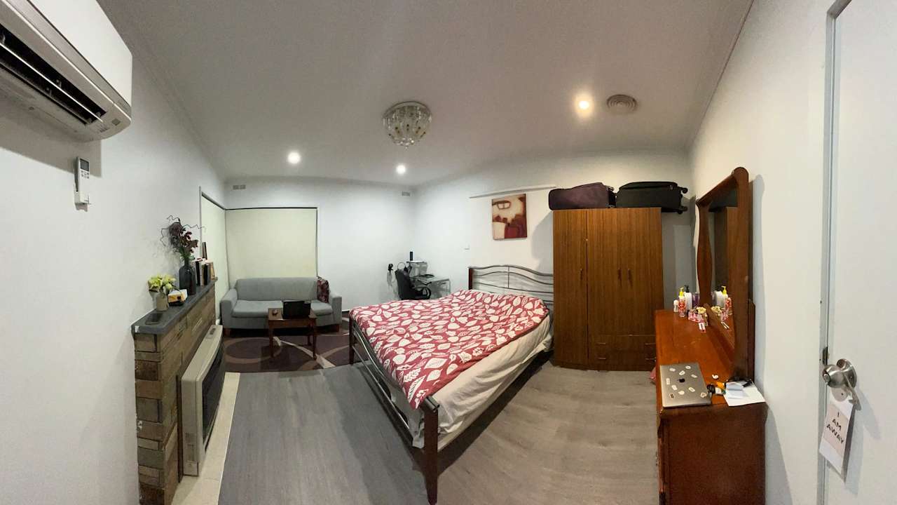 Furnished room in a share house