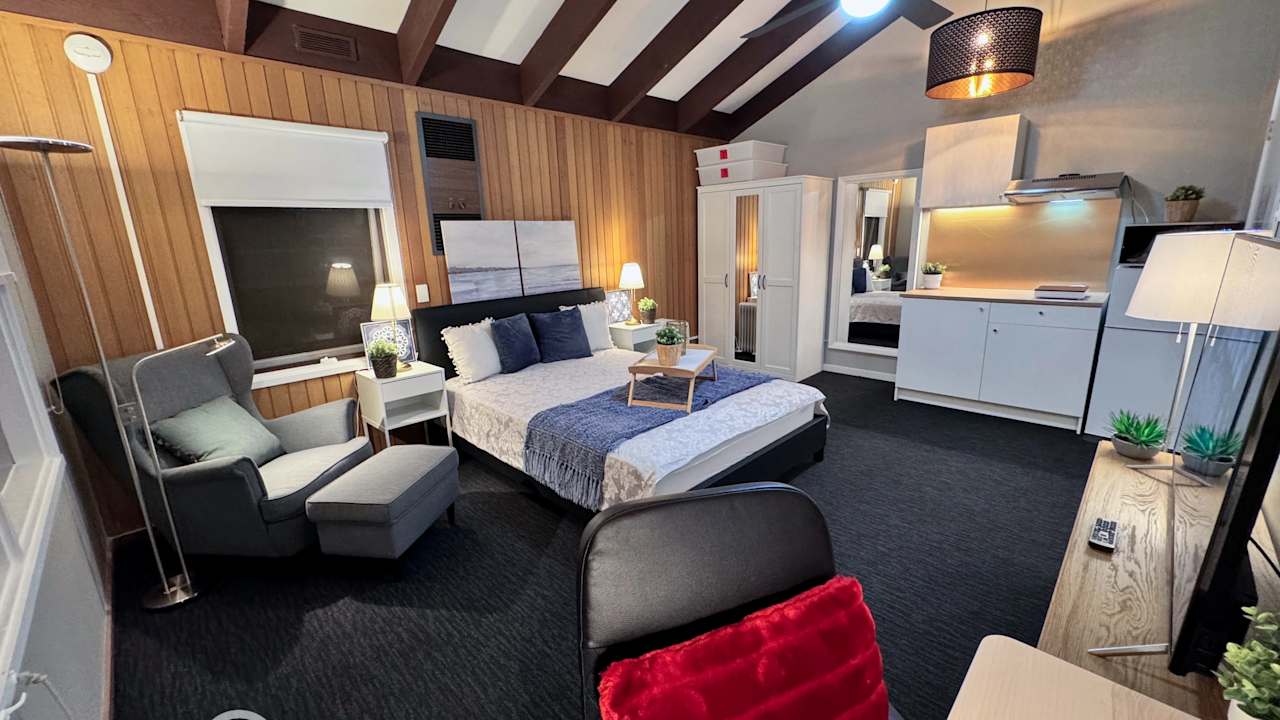 Furnished room in a share house