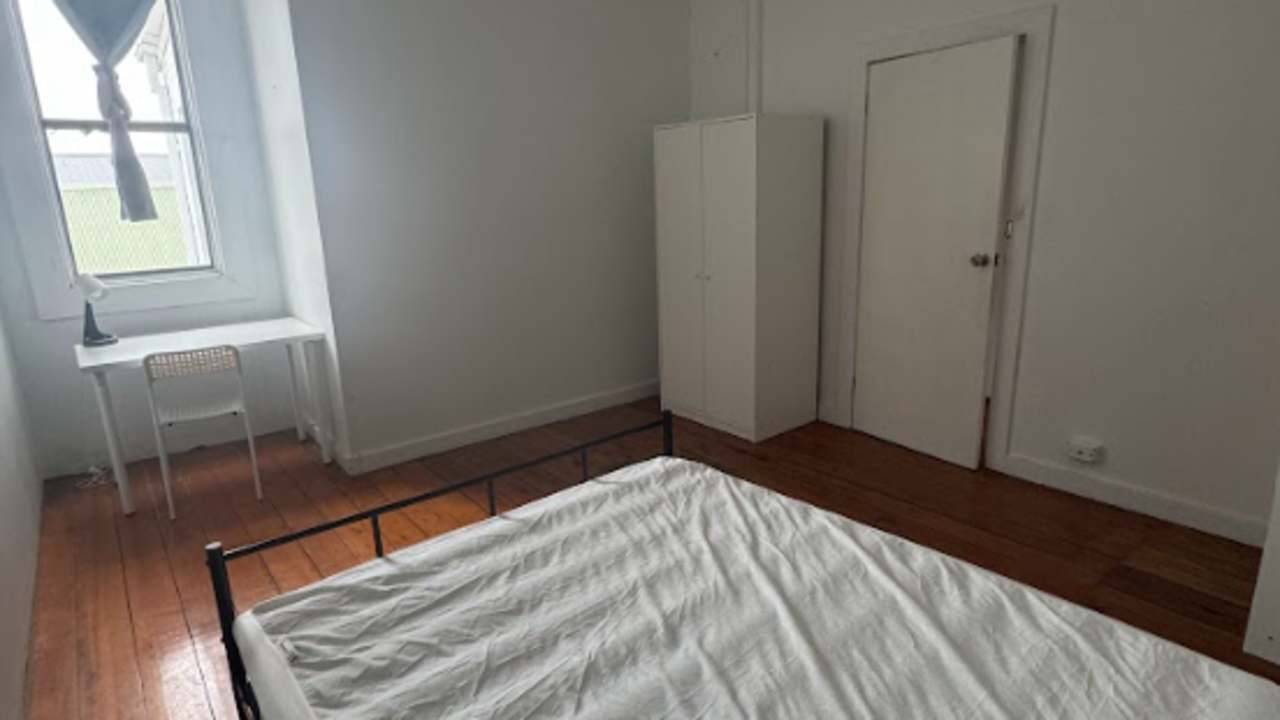 Furnished room in a flatshare