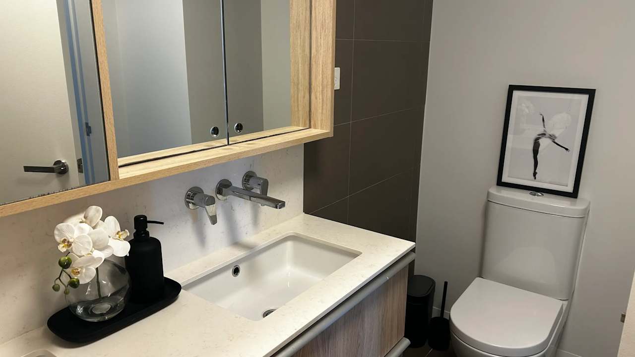 Furnished room with ensuite in a flatshare