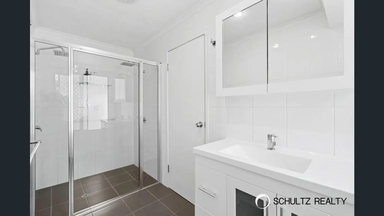 Room in a share house